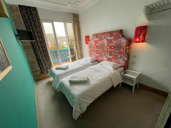 Mama Souiri Hotel : photo 3 de la chambre chambre double ou lits jumeaux supérieure avec vue sur ville