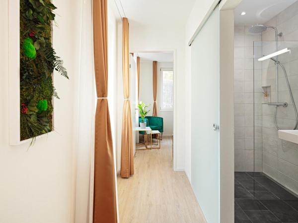 EH Apartments Merkur : photo 6 de la chambre suite deluxe avec lit king-size