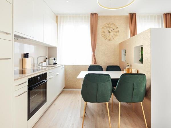 EH Apartments Merkur : photo 8 de la chambre suite deluxe avec lit king-size