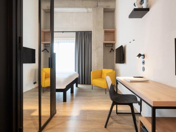 ibis Styles Namur : photo 6 de la chambre chambre double confort avec balcon