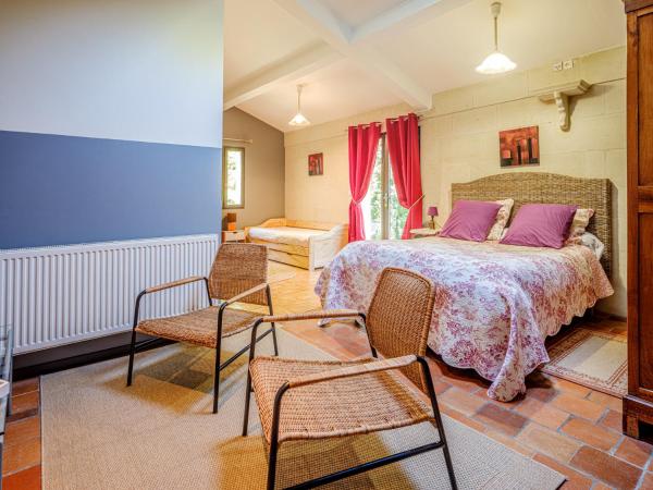 Clos du Bois Brard B&B : photo 4 de la chambre chambre triple - côté piscine