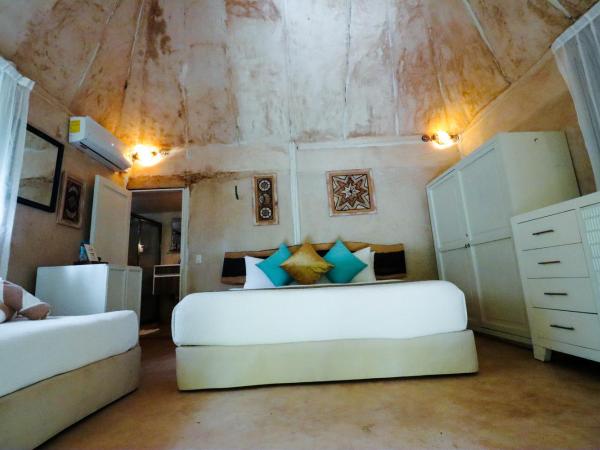 Villa Las Estrellas Tulum - located at the party zone : photo 10 de la chambre suite junior - vue sur piscine