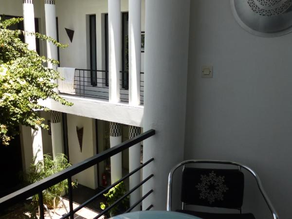 Riad Tchina : photo 6 de la chambre chambre double - vue sur piscine