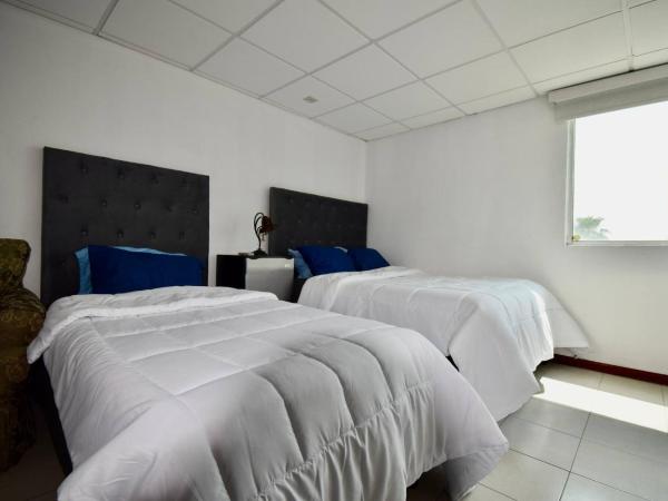 Room in Guest room - Habitacion Tipo Hotel En Obispado : photo 4 de la chambre chambre triple