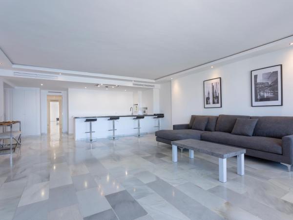 B51 Executive Flats Marbella : photo 8 de la chambre appartement 4 chambres de luxe avec vue sur la mer
