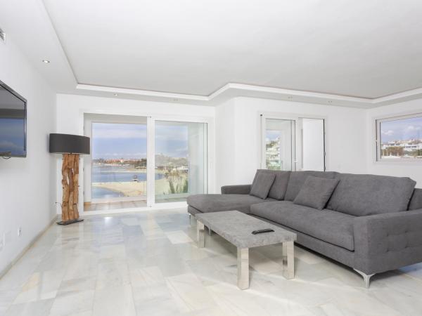 B51 Executive Flats Marbella : photo 6 de la chambre appartement 4 chambres de luxe avec vue sur la mer