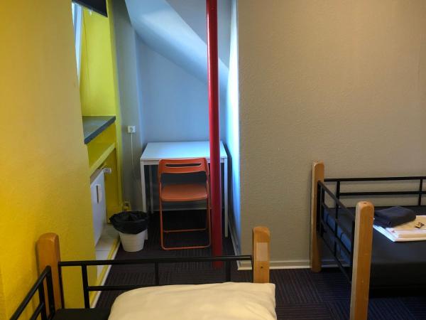 Backpackers Düsseldorf - SELF CHECK-IN : photo 1 de la chambre chambre lits jumeaux Économique