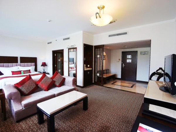 Dong Fang Hotel Guangzhou- Free Shuttle Bus to Canton Fair Complex & Overseas Buyer Registration Services during Canton Fair Period : photo 8 de la chambre chambre premier lit king-size - vue sur jardin - non-fumeurs