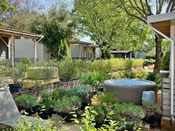 Boutique Mobile Homes UlikaRovinj : photo 5 de la chambre one bedroom mobile home with terrace and hot tub - no pets