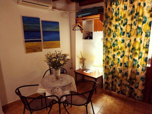 Guesthouse Chryssoula : photo 5 de la chambre chambre lits jumeaux avec balcon