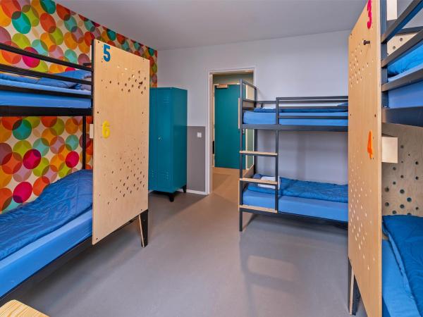 Stayokay Hostel Den Haag : photo 4 de la chambre lit dans dortoir mixte de 6-8 lits avec douche