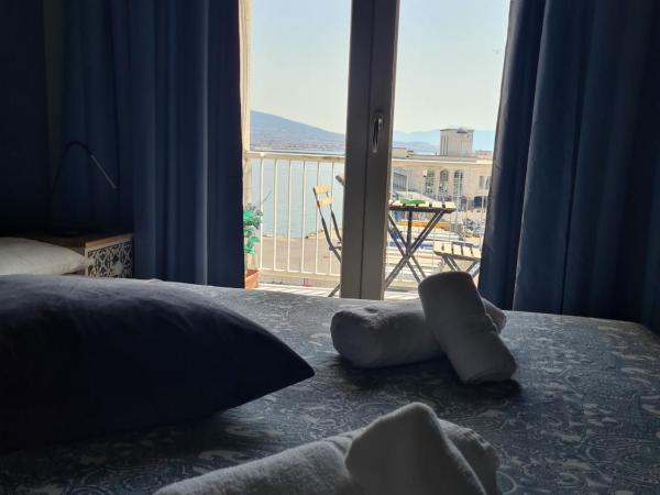 Hotel Bella Capri : photo 3 de la chambre chambre lit king-size - vue sur mer