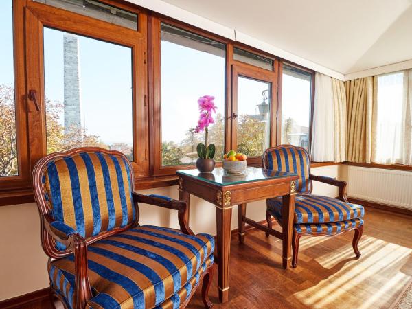 Alzer Hotel Special Class : photo 6 de la chambre suite lit king-size - vue sur mosquée bleue et mer