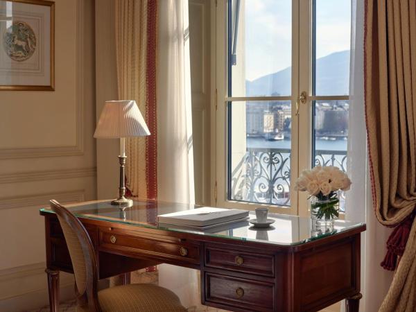 Beau-Rivage Genève : photo 4 de la chambre suite junior - vue sur lac