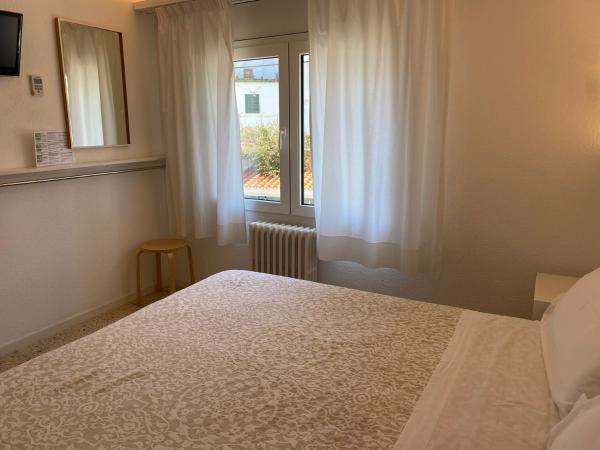 Hostal Marina Cadaqués : photo 3 de la chambre chambre double standard