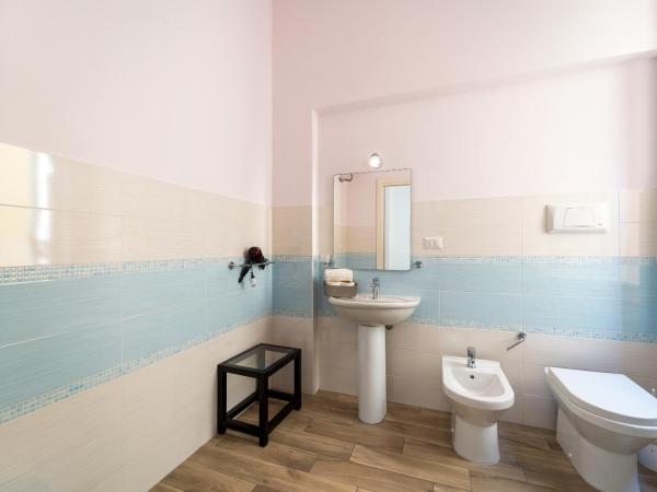 Palau Marco Polo : photo 6 de la chambre chambre double avec salle de bains privative
