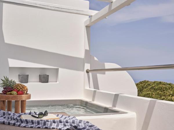 Loizos Stylish Residences : photo 9 de la chambre chambre premium avec baignoire extérieure