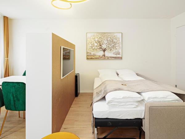 EH Apartments Merkur : photo 7 de la chambre suite supérieure lit king-size