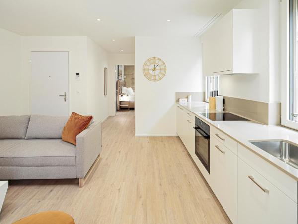 EH Apartments Merkur : photo 4 de la chambre suite supérieure lit king-size