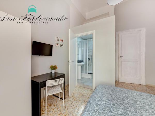 B&B San Ferdinando Napoli : photo 6 de la chambre chambre double avec salle de bains privative