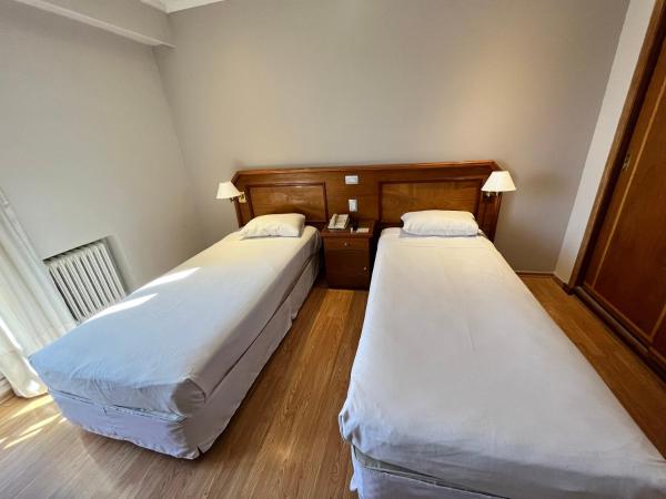 Bristol Hotel : photo 1 de la chambre standard room- 2 single beds- interior view