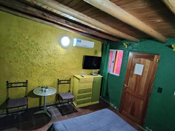 Hostel Ruca Potu : photo 5 de la chambre chambre double avec salle de bains privative