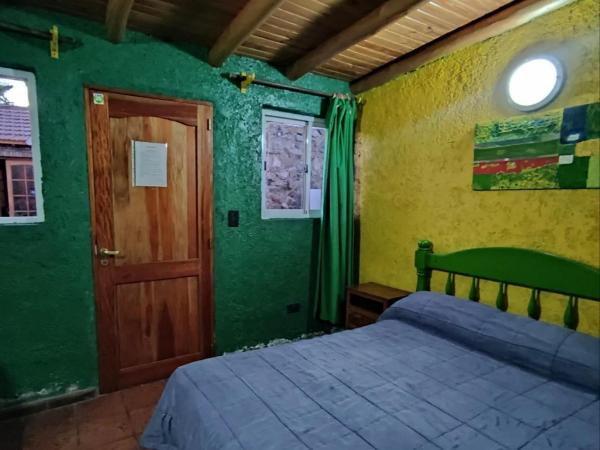 Hostel Ruca Potu : photo 4 de la chambre chambre double avec salle de bains privative