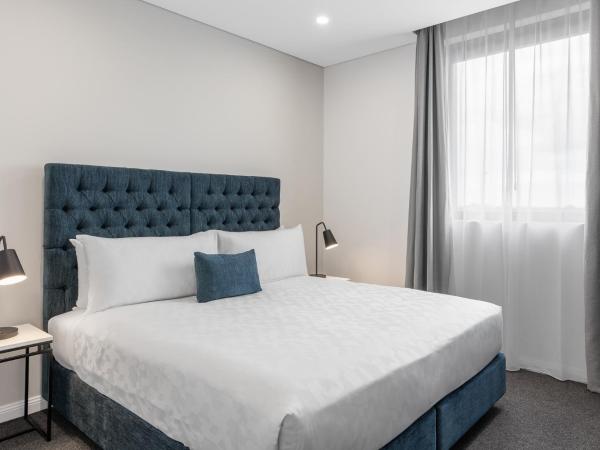 Meriton Suites Coward Street, Mascot : photo 1 de la chambre suite 1 chambre lit king-size deluxe