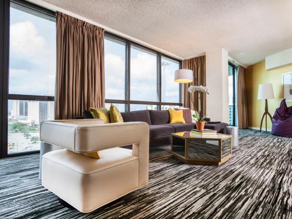 Hotel Derek Houston Galleria : photo 6 de la chambre suite penthouse