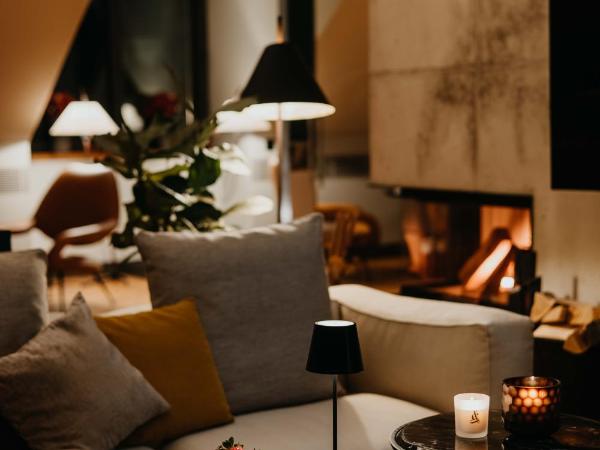 DO & CO Hotel München : photo 7 de la chambre suite avec terrasse