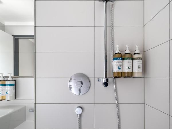 numa I Munico Apartments : photo 6 de la chambre large studio with kitchenette and balcony