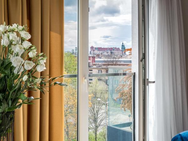 InPoint Apartments G13 near Old Town & Kazimierz : photo 1 de la chambre appartement avec balcon
