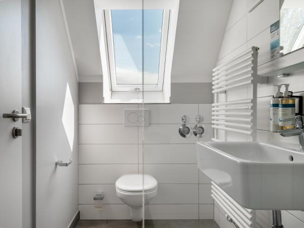 numa I Munico Apartments : photo 10 de la chambre large studio with kitchenette and balcony