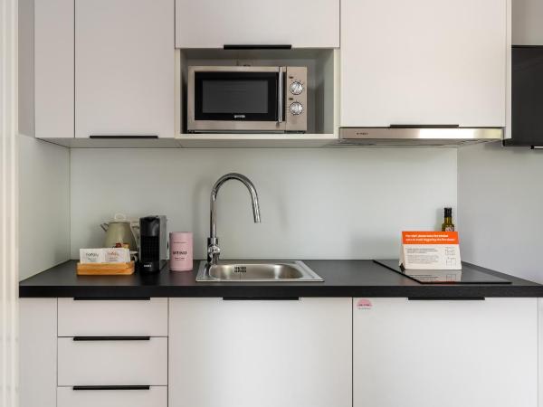 numa I Munico Apartments : photo 5 de la chambre large studio with kitchenette