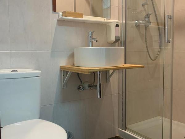 Pensión Amara : photo 3 de la chambre chambre lits jumeaux avec salle de bains privative