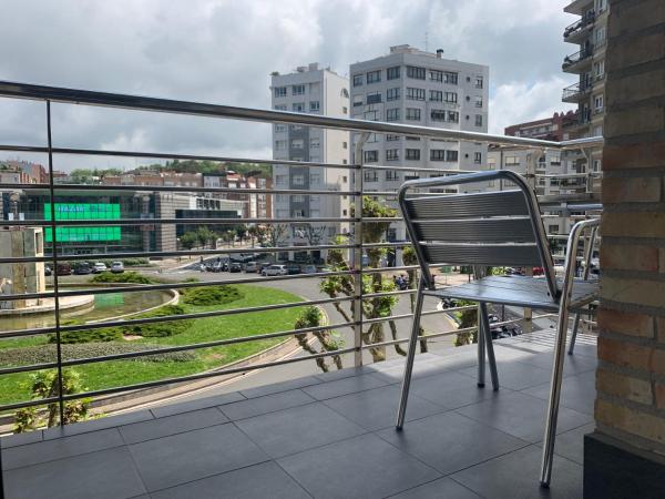 Pensión Amara : photo 5 de la chambre chambre triple avec balcon et salle de bains privative