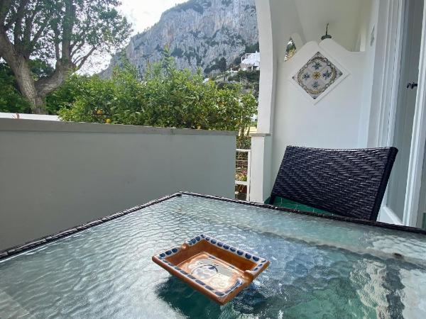 Villa Striano Capri : photo 5 de la chambre chambre double deluxe avec balcon