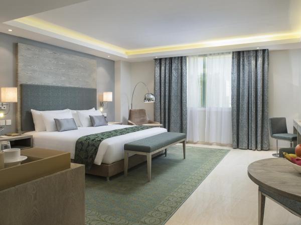 Centara Muscat Hotel Oman : photo 2 de la chambre suite exécutive lit king-size