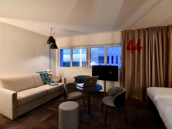 ibis Styles Saint Nazaire Centre Gare : photo 6 de la chambre suite double avec canapé-lit