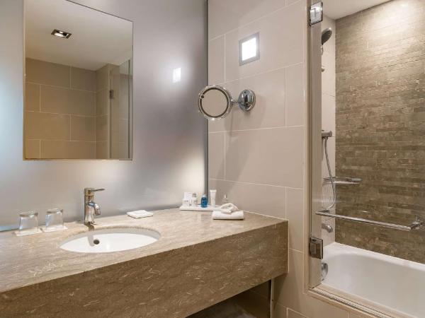 Radisson Blu Bosphorus Hotel : photo 5 de la chambre chambre premium avec terrasse - vue partielle sur mer