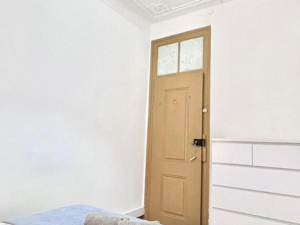 Frank's House & Happy BELEM : photo 9 de la chambre chambre double avec toilettes communes