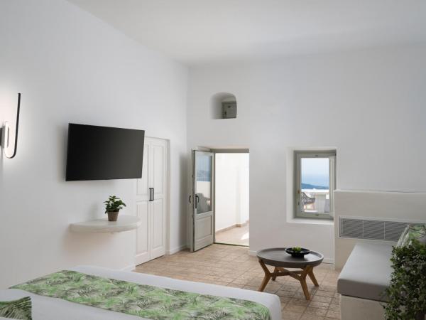 Asha Luxury Suites : photo 3 de la chambre suite eon avec bain à remous extérieur - vue sur caldeira