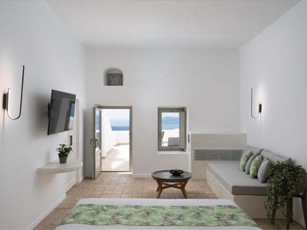 Asha Luxury Suites : photo 4 de la chambre suite eon avec bain à remous extérieur - vue sur caldeira