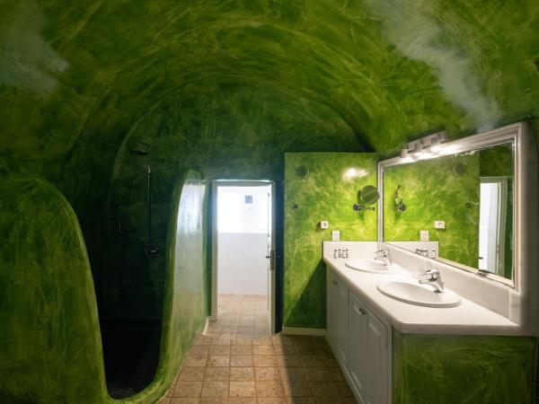 Asha Luxury Suites : photo 10 de la chambre suite eon avec bain à remous extérieur - vue sur caldeira