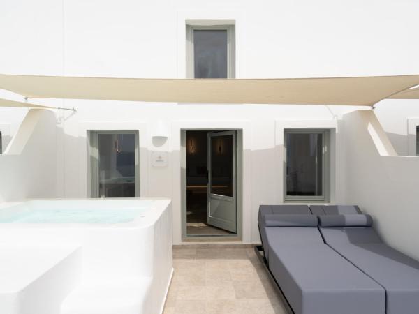 Asha Luxury Suites : photo 5 de la chambre suite motion avec bain à remous extérieur - vue sur caldeira