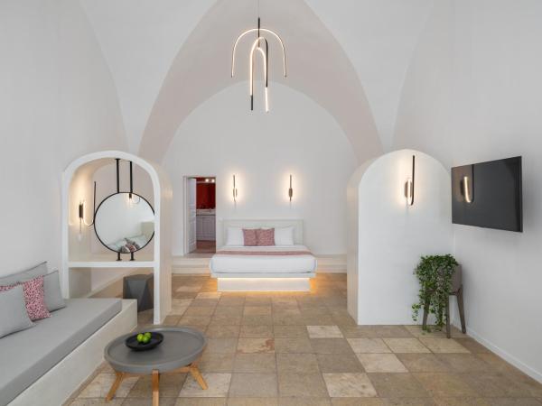 Asha Luxury Suites : photo 7 de la chambre suite motion avec bain à remous extérieur - vue sur caldeira