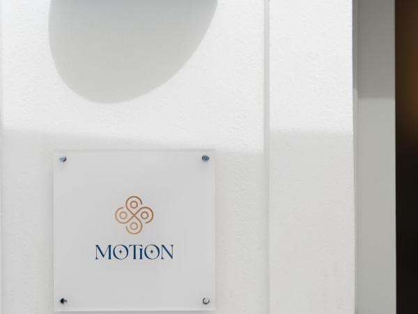 Asha Luxury Suites : photo 10 de la chambre suite motion avec bain à remous extérieur - vue sur caldeira