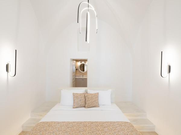 Asha Luxury Suites : photo 5 de la chambre suite inertia avec bain à remous extérieur - vue sur caldeira