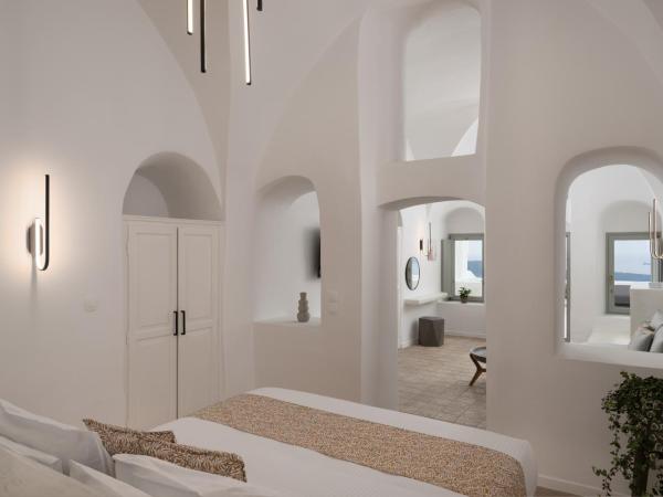 Asha Luxury Suites : photo 7 de la chambre suite inertia avec bain à remous extérieur - vue sur caldeira