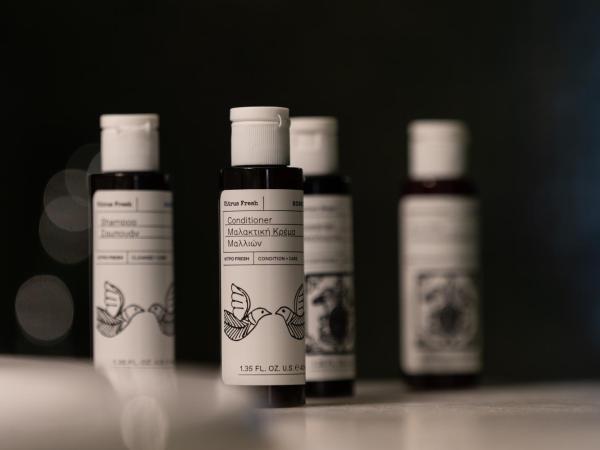 Asha Luxury Suites : photo 9 de la chambre suite inertia avec bain à remous extérieur - vue sur caldeira